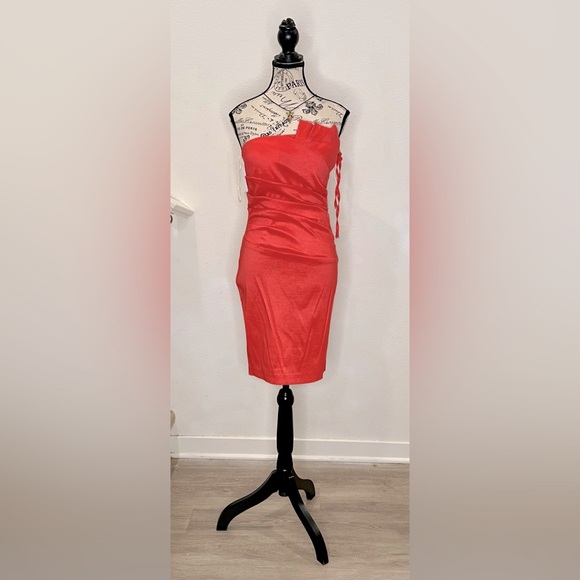 Dresses & Skirts - Elegant coral Strapless Dress